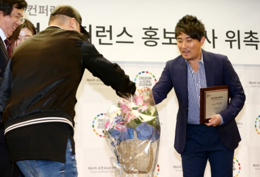 축하받는 이승철