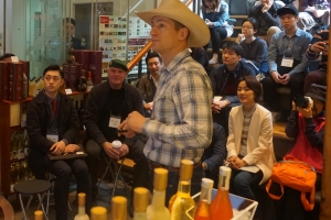 ‘막걸리’ 전도사 된 존 프랭클 교수 “와인처럼 막걸리도 몇 년산 ‘막걸리’로 만들어요”