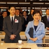 [서울포토]박근혜 대통령, 배우 송중기와 한식체험관 참관