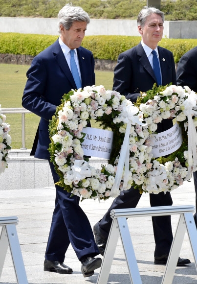 71년 만에… 美국무, 히로시마 원폭 위령비 첫 헌화