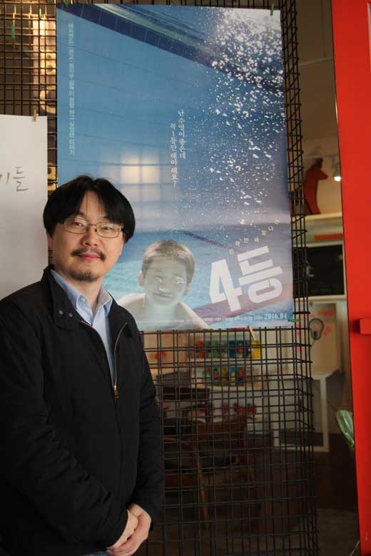 영화 감독 입장에서 산소 같은 느낌이었다는 인권위 프로젝트를 마무리한 정지우 감독은 차기작으로 용필름과 함께 ‘침묵’이라는 법정 휴먼 드라마 프로젝트를 준비 중이라고 귀띔했다. 홍지민 기자 icarus@seoul.co.kr  