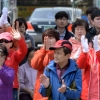 [서울포토] 선거유세 듣고 박수치는 유권자들