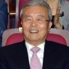 [서울포토] 박수치며 미소 짓는 김종인 대표