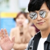 ‘태양의 후예’ 진구, 미러 선글라스로 ‘상남자’ 공항패션 완성