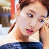 박신혜, 명동 쇼핑 포착 ‘가녀린 어깨 드러내고..’ 우아美 발산