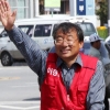 노인정서 먹고 자며 ‘머슴’ 자처… 하루 14시간 유세