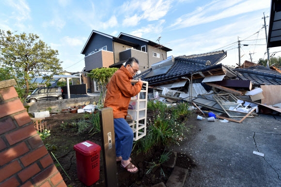 ‘구마모토현 지진으로 무너진 집’