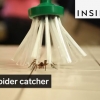 죽이지 않고 거미 잡는 자연 친화적 도구 ‘클리터 캐처’