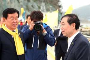 16일 세월호 참사 2주년 진도 팽목항 추모식,  박원순 서울시장과 천정배 의원