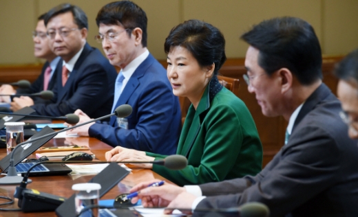 [서울포토]박근혜 대통령, 수석비서관 회의 주재