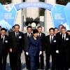 [서울포토] 4·19 민주묘지 나서는 박 대통령