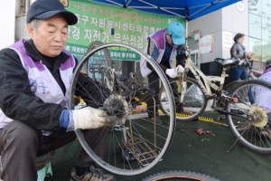 [서울포토] 서울 중구청, 자전거 무상 점검 서비스 실시