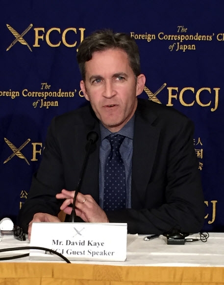 데이비드 케이 유엔 특별보고관이 19일 도쿄에서 기자회견을 갖고 일본 내 표현의 자유 침해 상황에 대해 설명하고 있다. AP=연합뉴스