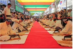 한약재 썰기 경연대회. 사진: 대구시 제공