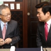 [서울포토] 박희태 전 국회의장 만난 원유철