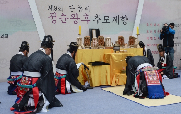 21일 종로구가 숭인근린공원에서 제9회 단종비 추모문화제를 열고 있다. 안주영 기자jya@seoul.co.kr
