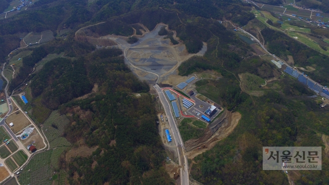 드론으로 촬영한 레인보우 힐링타운 부지.