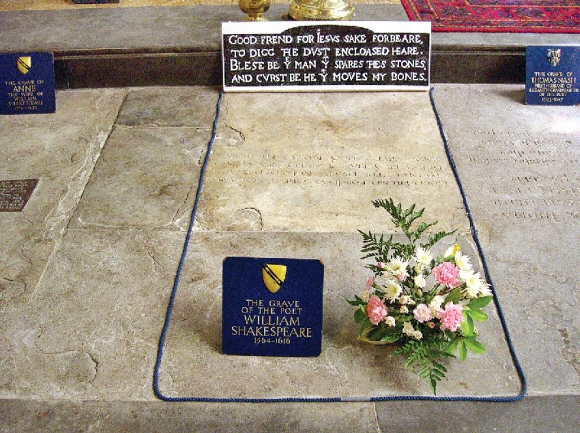 스트랫퍼드 어폰 에이번의 성트리니티교회에 있는 셰익스피어 무덤. 민음사 제공