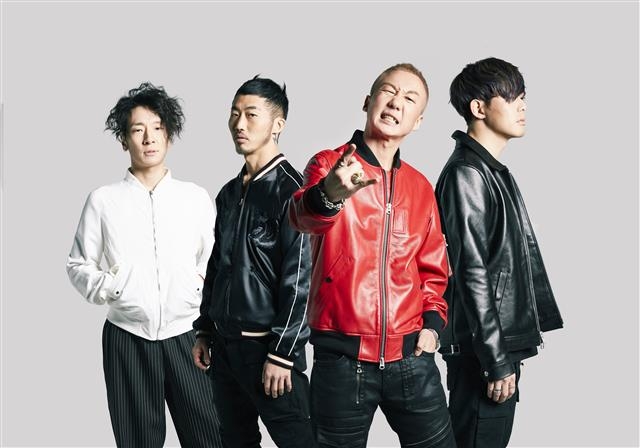 노브레인은 20년을 질주해 왔다. “막상 생각해보면 시간이 그렇게 흐른 것 같지 않아요. 세월의 무게감을 아직까지는 실감하지 못하고 있죠. 그래서 철이 들지 않은 것 같고, 영원히 철이 안 들고 싶고, 또 그럴 예정입니다. 하하하” 왼쪽부터 황현성(드럼), 정민준(기타), 이성우(보컬), 정우용(베이스). 록스타뮤직앤라이브 제공