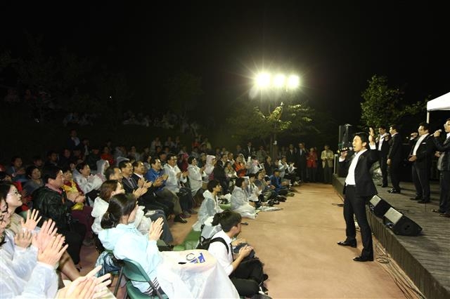 서울 종로구 청운동 ‘윤동주 시인의 언덕’에서 펼쳐진 공연 모습. 종로구 제공