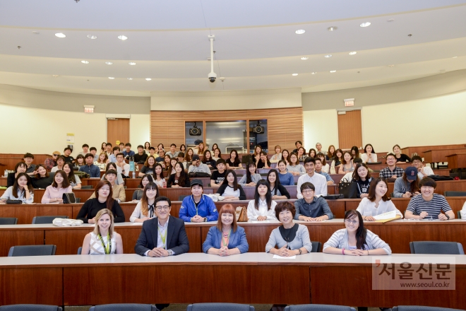 ‘2015년 글로벌현장학습’에 선정돼 캐나다 센테니얼대학에서 연수에 참여한 영진전문대학 재학생들. 영진전문대 제공 
