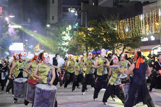 지난해 페스티벌에서 퍼레이드를 하고 있는 동해누리팀.  대구시 제공