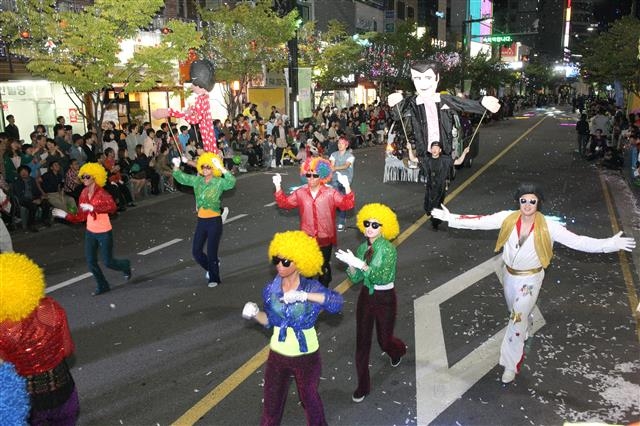 신나는 춤으로 축제 분위기를 돋우는 대구춤판팀. 대구시 제공 