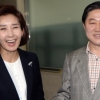 [서울포토] 원내대표 출마 선언 나경원, 유기준과 “선의의 경쟁 합시다”