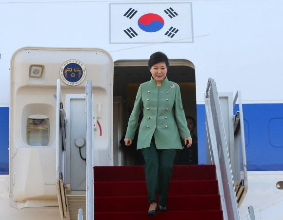 이란 방문 마치고 귀국한 박 대통령