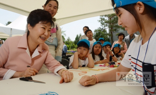 [서울포토] 똑같은 팔찌