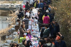 [서울 핫 플레이스] 전통시장과 청년의 컬래버… 정릉천변 개울장 ‘인심’