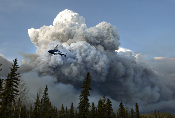 캐나다 산유도시서 산불… 비상사태 선포