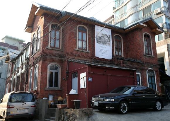 서울시가 3·1운동 100주년인 2019년까지 독립운동 등과 관련된 장소를 명소화해 시민들에게 선보인다. 종로구 행촌동의 딜쿠샤는 3·1운동을 전 세계에 알린 AP 기자가 살던 곳이다.  서울신문 DB