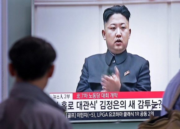 <北당대회> 북한 노동당 대회 뉴스 보는 시민