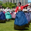 [서울포토] ‘한복 입고 축제 즐겨볼까~’