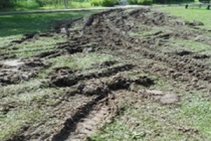 [단독] 서울시 어버이날 기념행사 ‘빗물 도시락’ 이어 ‘공원 훼손’ 논란