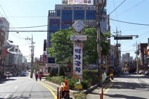 야구팬 몰리는 고척동 ‘차 없는 먹자골목’ 변신