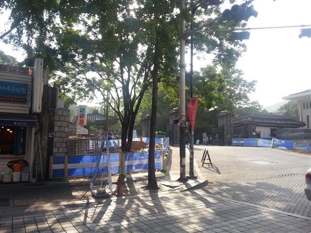 성균관대 정문 앞 도시 비우기 사업 전.