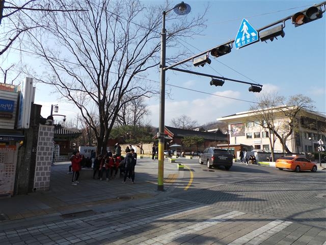 성균관대 정문 앞 도시 비우기 사업 후.