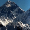“오죽했으면” 에베레스트에 낙서 남기는 중국관광객 이름 “공개”
