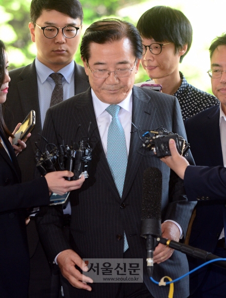 ‘공천헌금 혐의’로 법원 출석하는 박준영 당선인