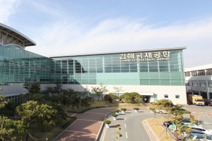 김해국제공항 운항시간 연장추진.부산시 하반기부터 오전 오후 각 1시간씩 연장.