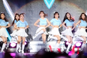 걸그룹 아이오아이 “지진피해 中쓰촨에 ‘착한 한류’ 전해요”