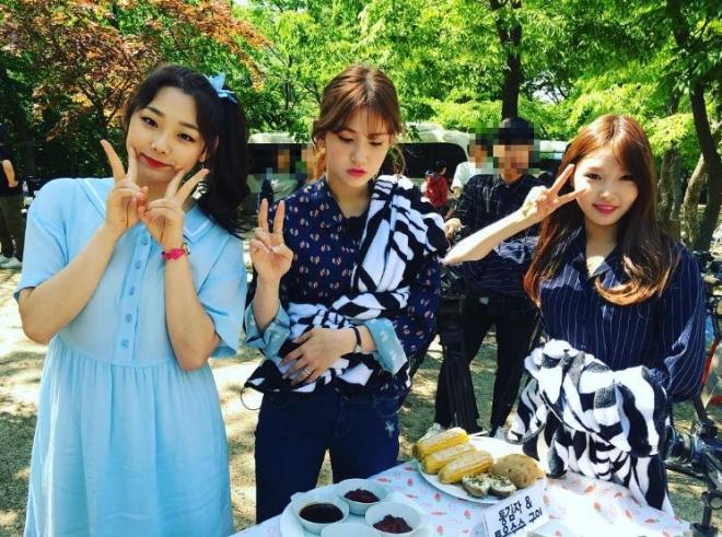 아이오아이 택시 출연 인증샷. 사진=tvN 공식 인스타그램