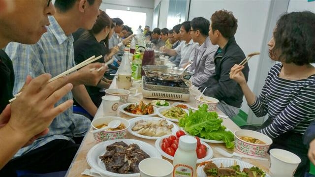 24일 전북 완산군 농촌진흥청에서 곤충순대 시식회가 열리고 있다. 청주 농업기술센터 제공