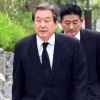 [서울포토] 김영삼 전 대통령 묘비 제막식 참석하는 김무성