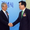 [서울포토] 악수 나누는 정의화-김종인