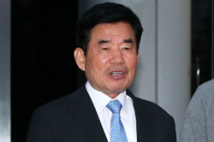 ‘쌀 불법기부 혐의’ 김진표 의원 불구속 기소