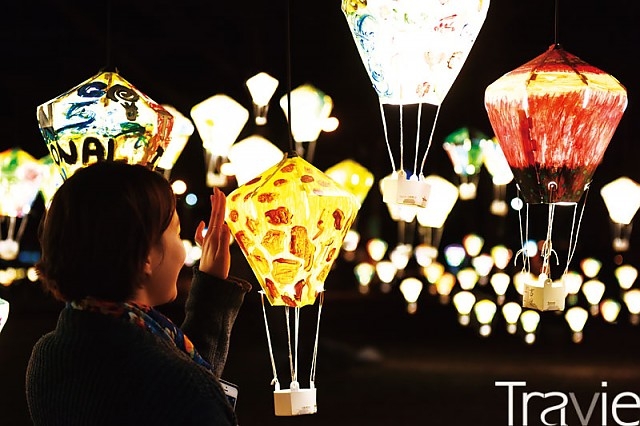 티에화춘鐵花村의 밤은 수천 개의 등불로 가득하다