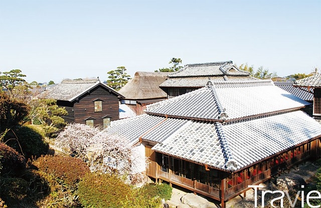 5개의 고저택으로 이뤄진 나베시마 저택은 무가마을 코우지로쿠지의 중심이다